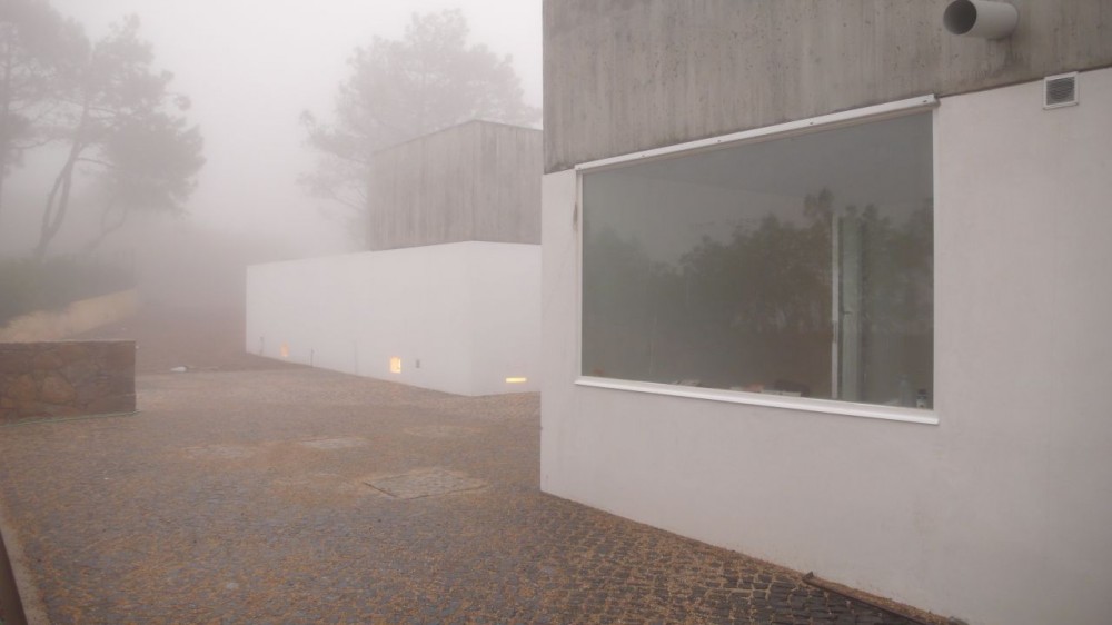 House in Azóia / Steven Evans + Ricardo Jacinto