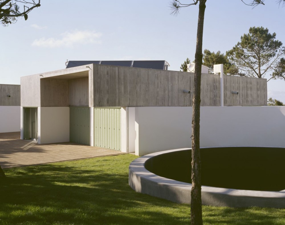 House in Azóia / Steven Evans + Ricardo Jacinto