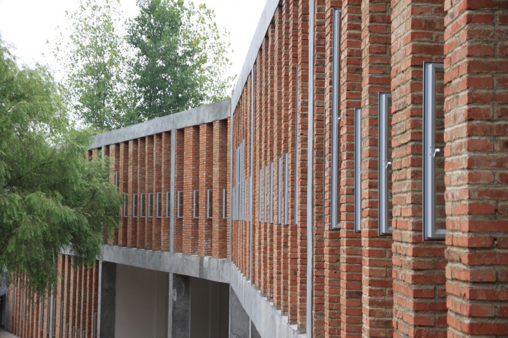 Tongjiang Recycled Brick School / Rufwork