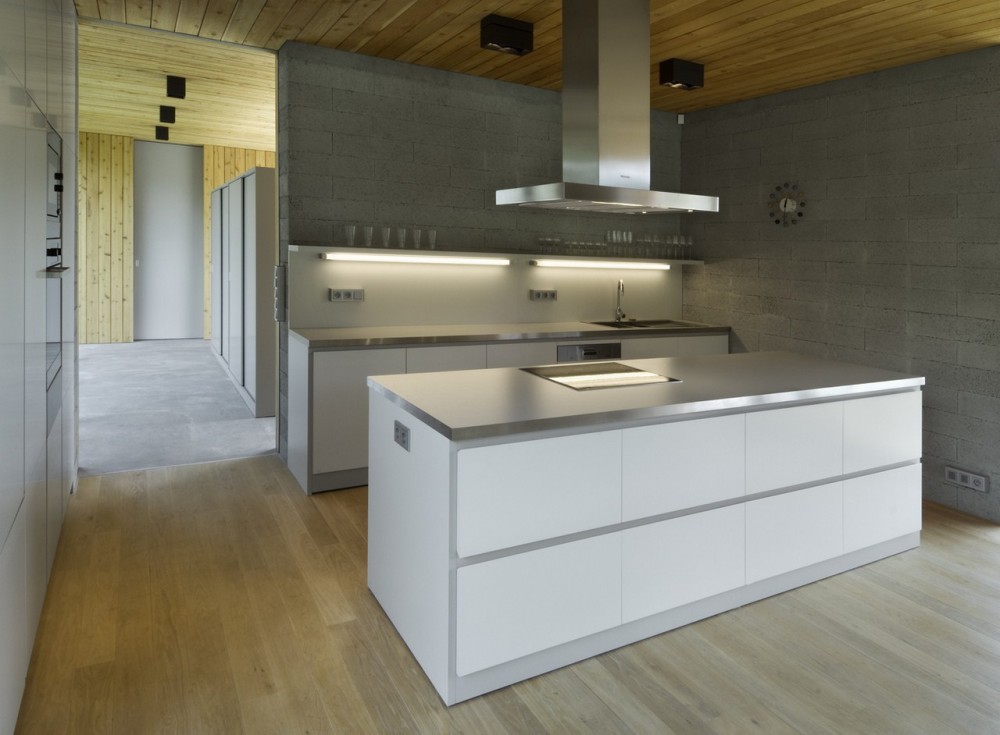 Weekend House in Buš / Markéta Cajthamlová