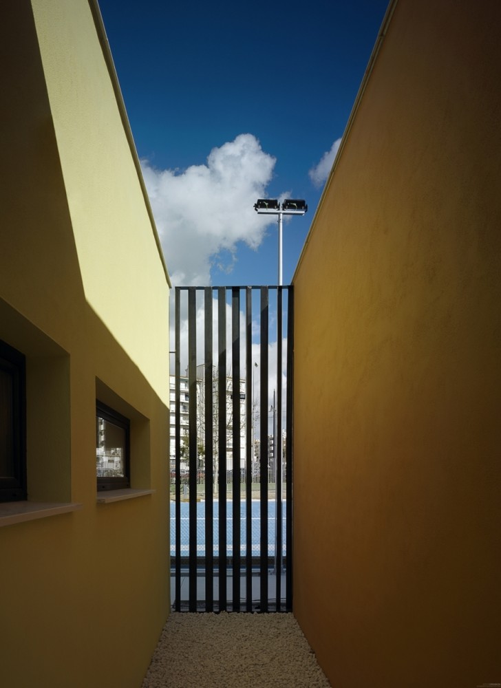 Rooms and Sports Facilities in a Park / GANA Arquitectura