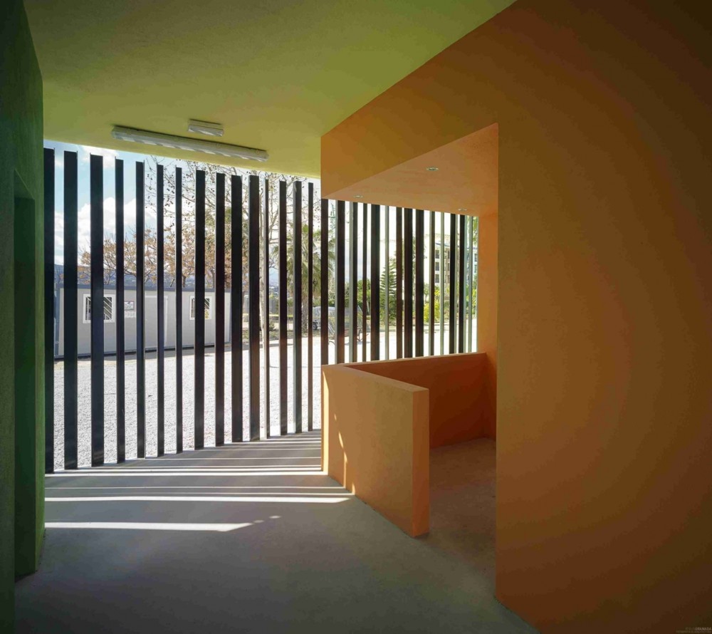 Rooms and Sports Facilities in a Park / GANA Arquitectura