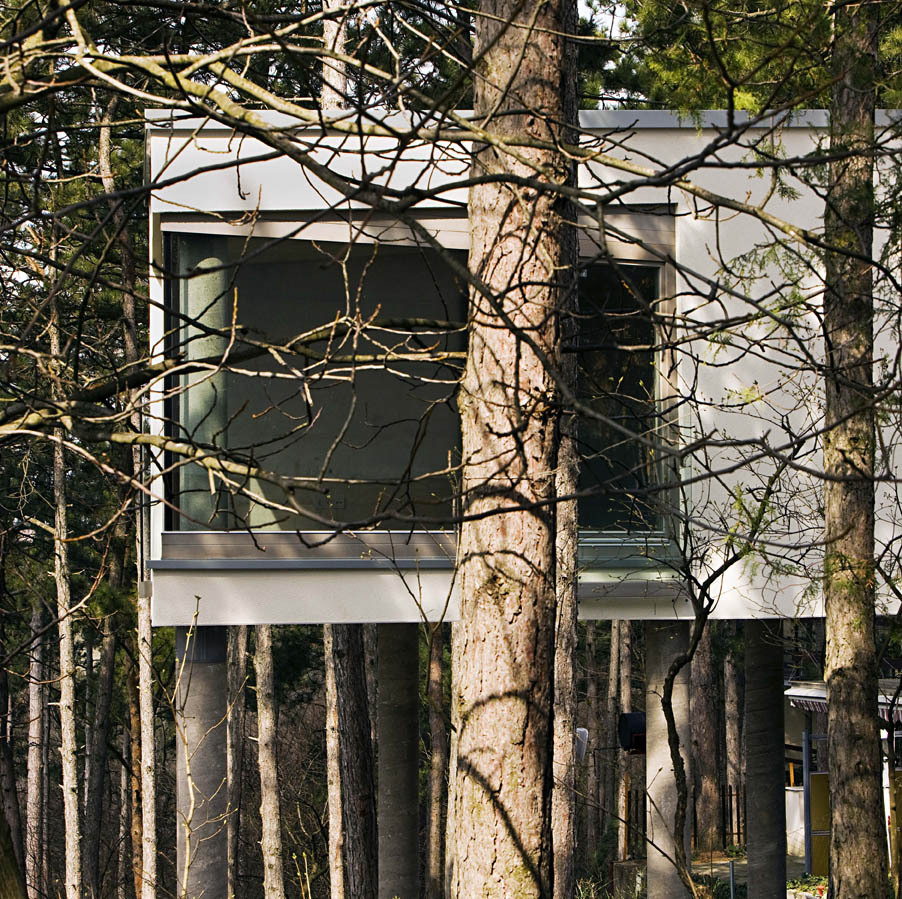 Summer house on pillars / munkacsoport.net