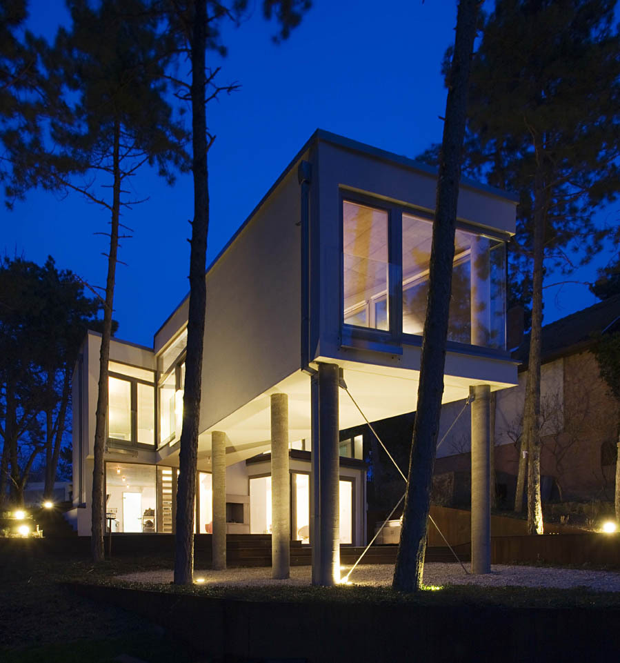 Summer house on pillars / munkacsoport.net