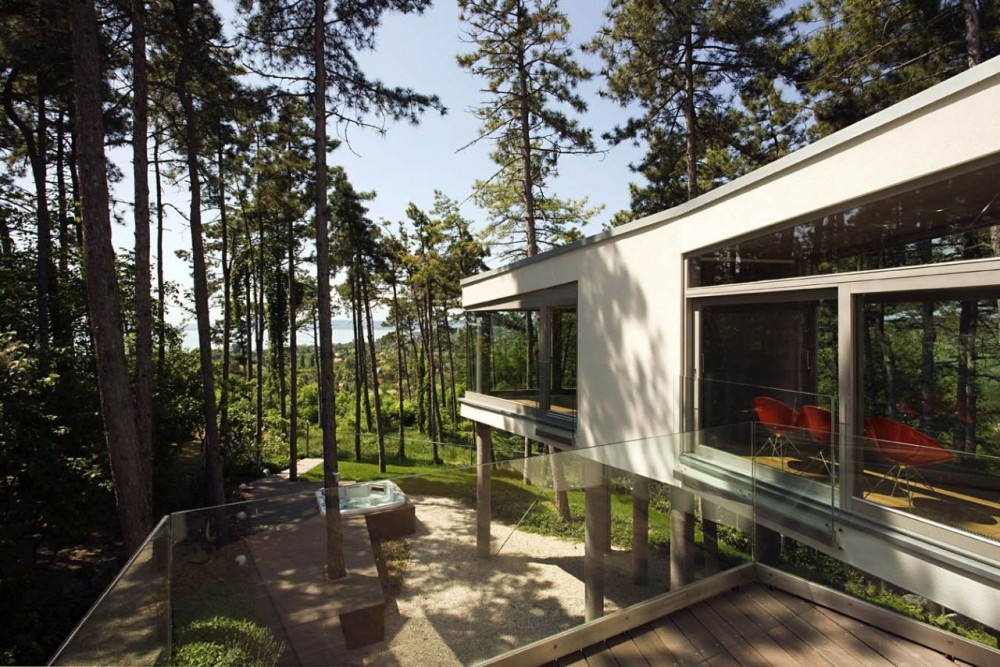 Summer house on pillars / munkacsoport.net