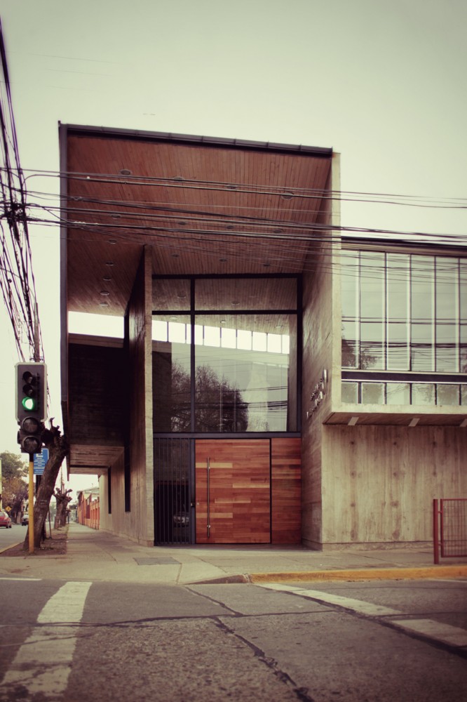 Curricular Administrative Building Lycée María Auxiliadora / SURco