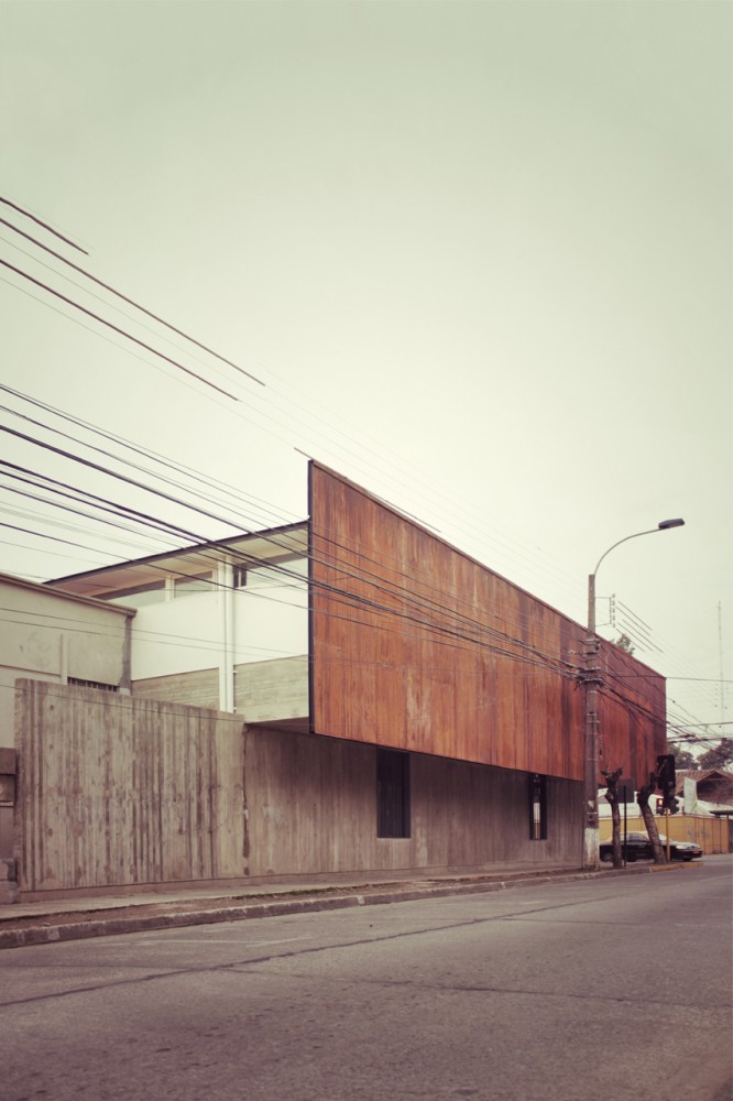Curricular Administrative Building Lycée María Auxiliadora / SURco