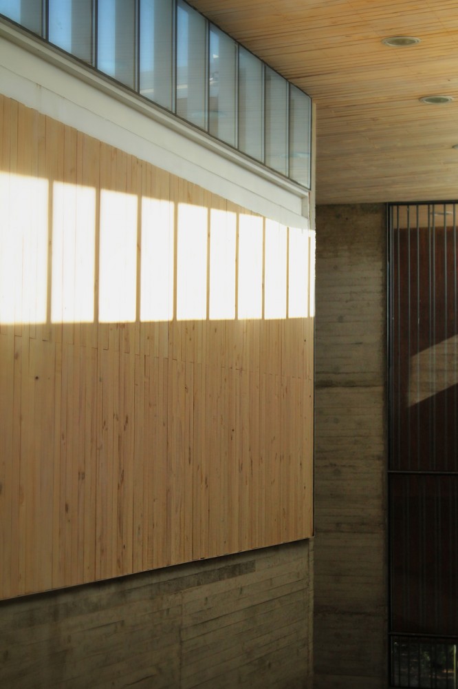 Curricular Administrative Building Lycée María Auxiliadora / SURco