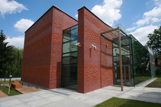 Archaeological Reserve / Toya Design