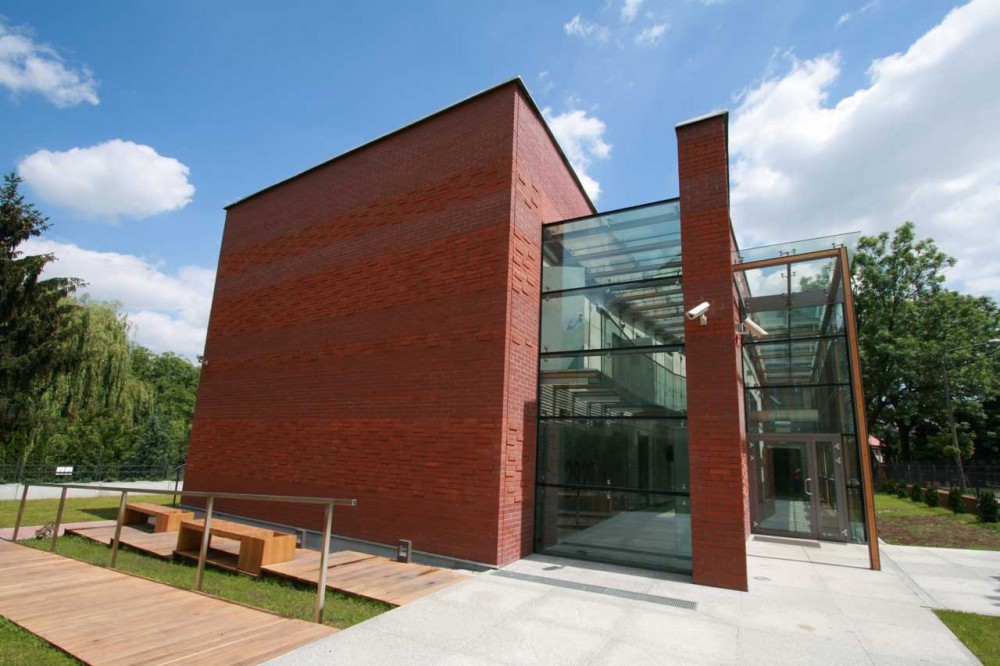 Archaeological Reserve / Toya Design