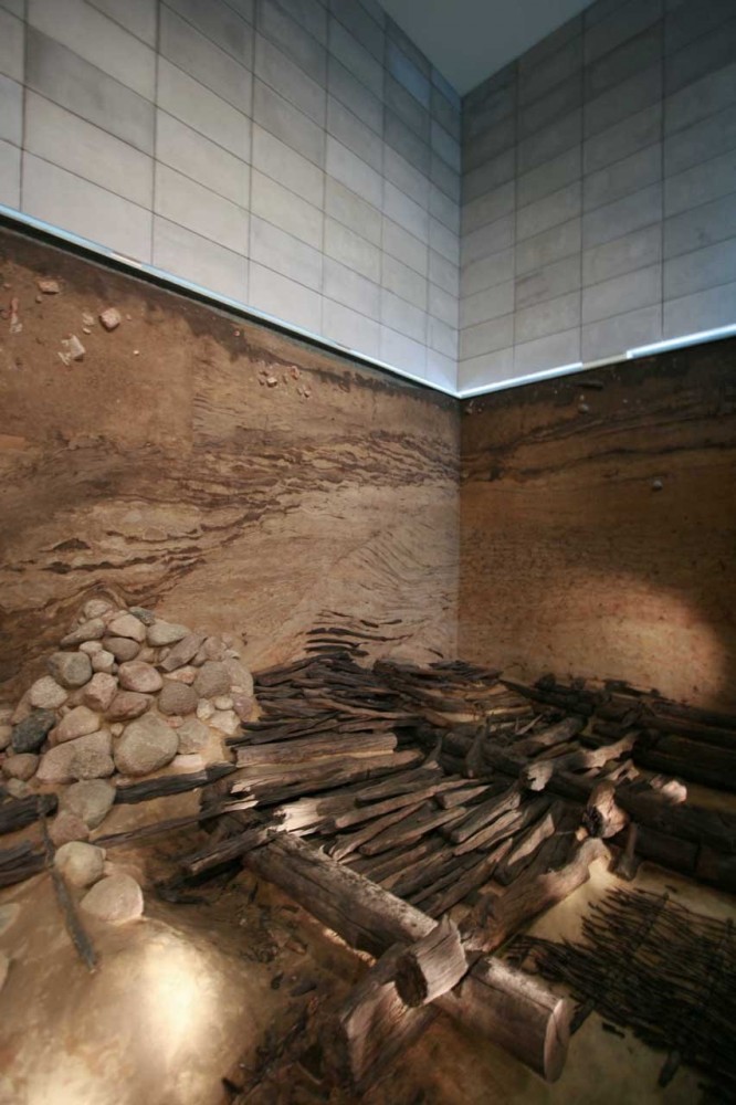 Archaeological Reserve / Toya Design