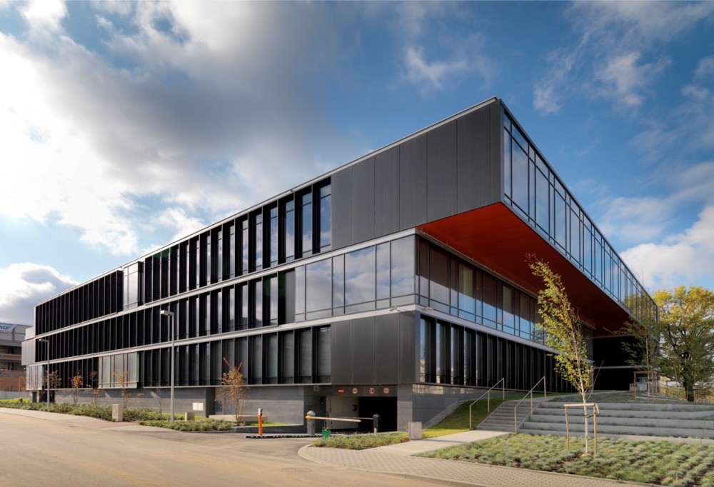 Pol-Aqua Company Headquarters / Hermanowicz Rewski Architekci