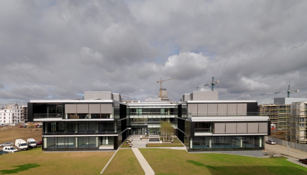 Pol-Aqua Company Headquarters / Hermanowicz Rewski Architekci