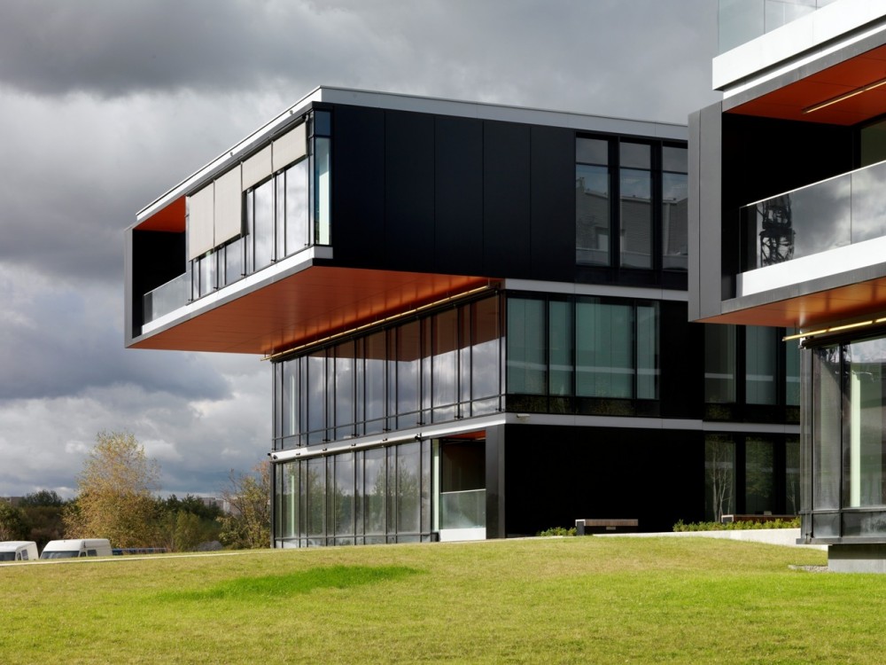 Pol-Aqua Company Headquarters / Hermanowicz Rewski Architekci