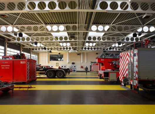 Firestation for the city of Puurs / Compagnie O Architects