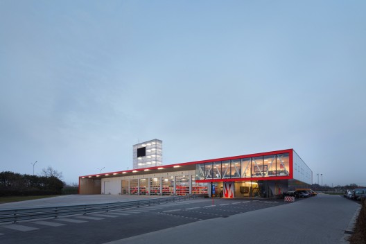 Firestation for the city of Puurs / Compagnie O Architects