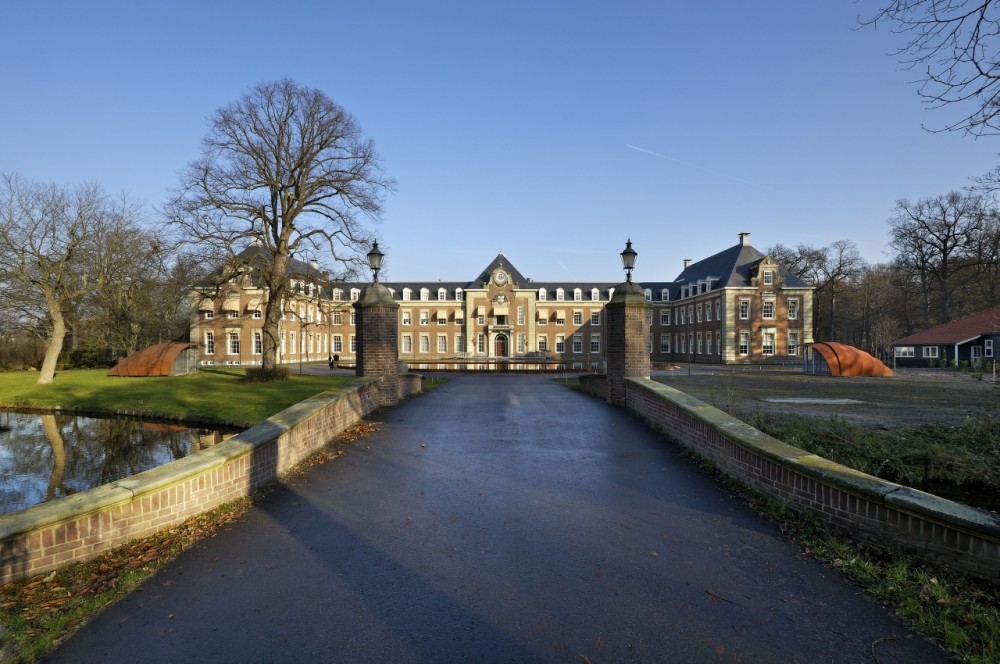 Ornamental Pond / Hosper