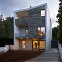 Cascading U Two-Family Residence / AREA Cascading U Two-Family Residence / AREA © Yorgis Yerolymbos