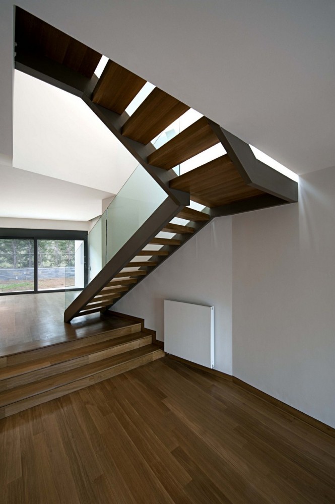 Cascading U Two-Family Residence / AREA