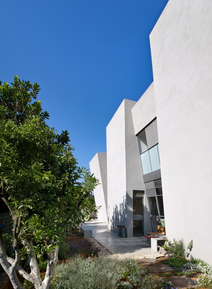 Eco House in Herzelya / Sharon Neuman Architects