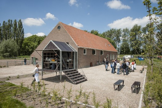 Buijtenkeuken / Studio Elmo Vermijs