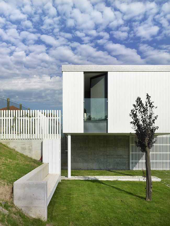 Seven Modular Housing in Covas / Salgado e Liñares Architects