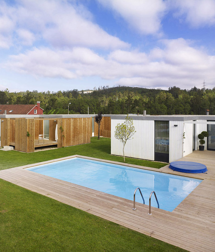 Seven Modular Housing in Covas / Salgado e Liñares Architects
