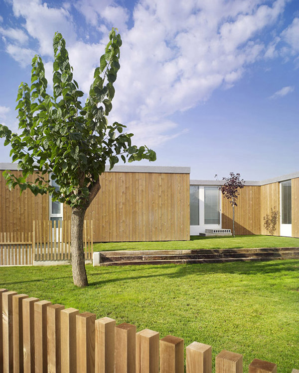 Seven Modular Housing in Covas / Salgado e Liñares Architects