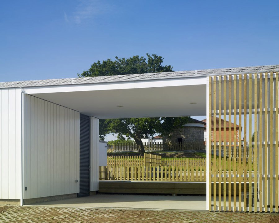 Seven Modular Housing in Covas / Salgado e Liñares Architects