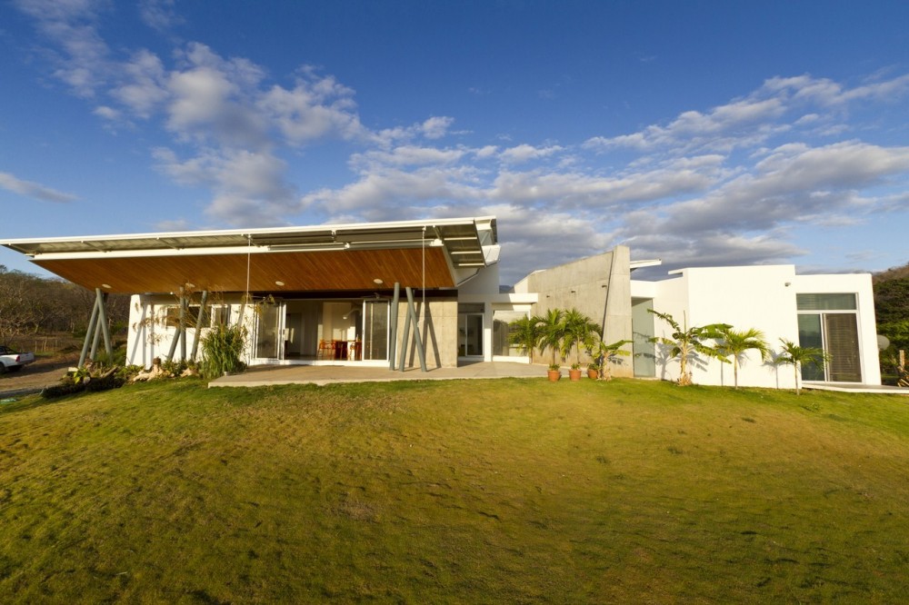 Anapanasati House / Aarcano Arquitectura