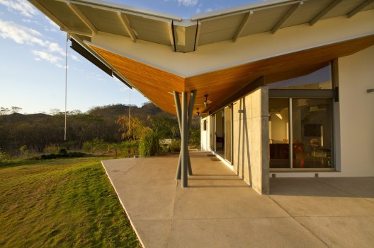 Anapanasati House / Aarcano Arquitectura