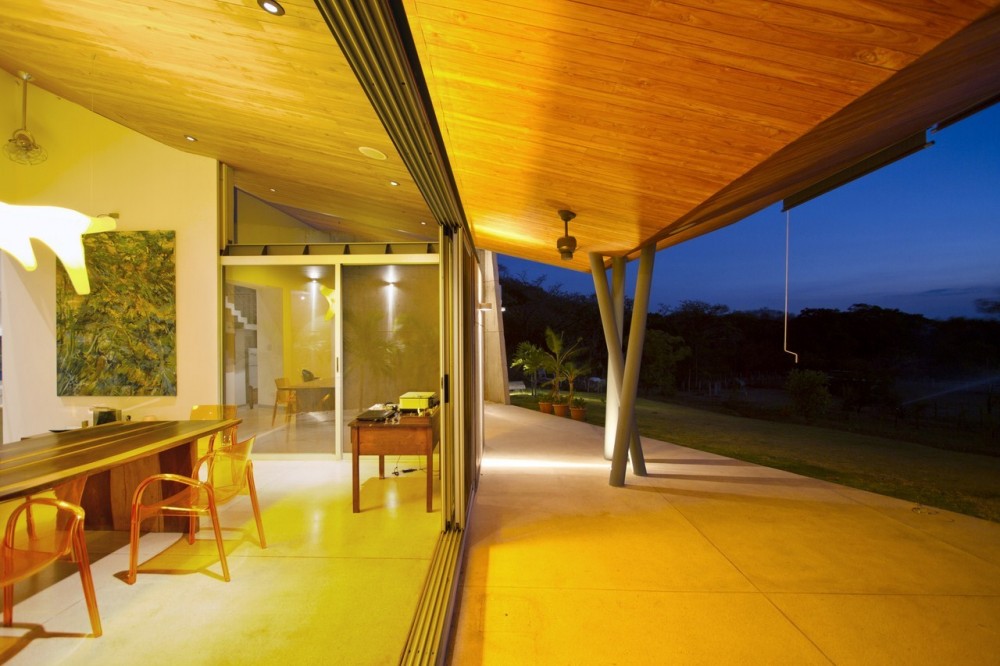 Anapanasati House / Aarcano Arquitectura