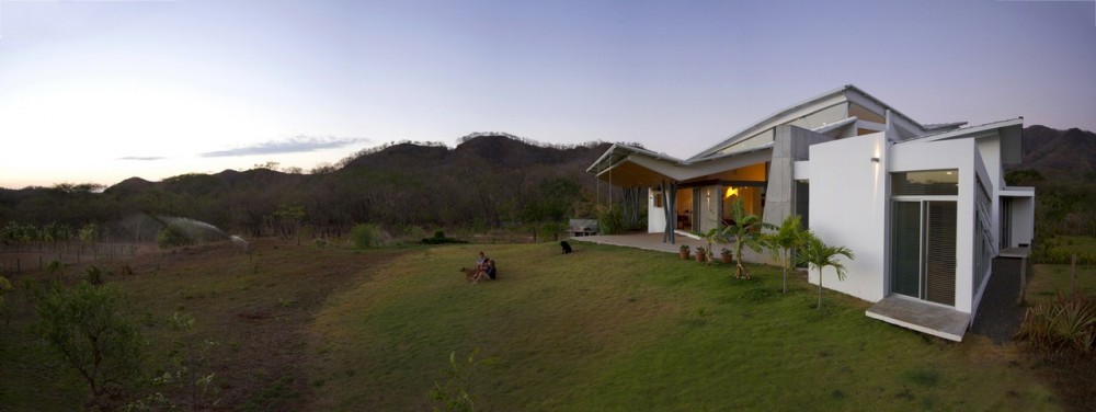 Anapanasati House / Aarcano Arquitectura