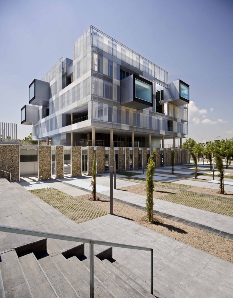 Fuencarral-El Pardo Police Station / Voluar Arquitectura