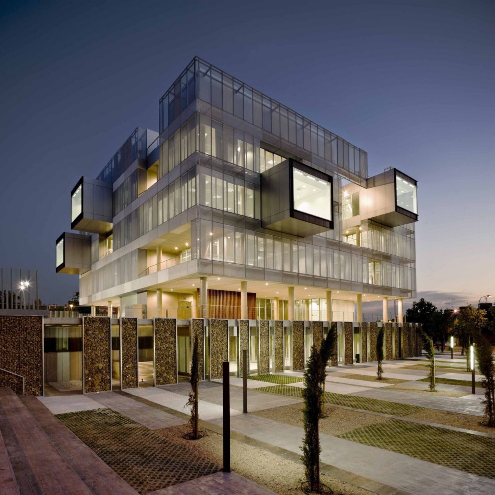 Fuencarral-El Pardo Police Station / Voluar Arquitectura
