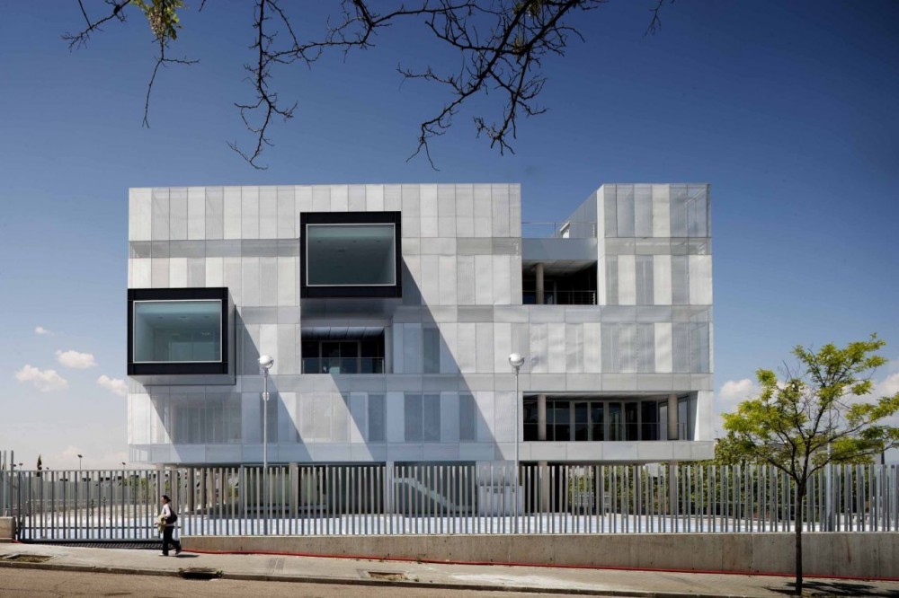 Fuencarral-El Pardo Police Station / Voluar Arquitectura