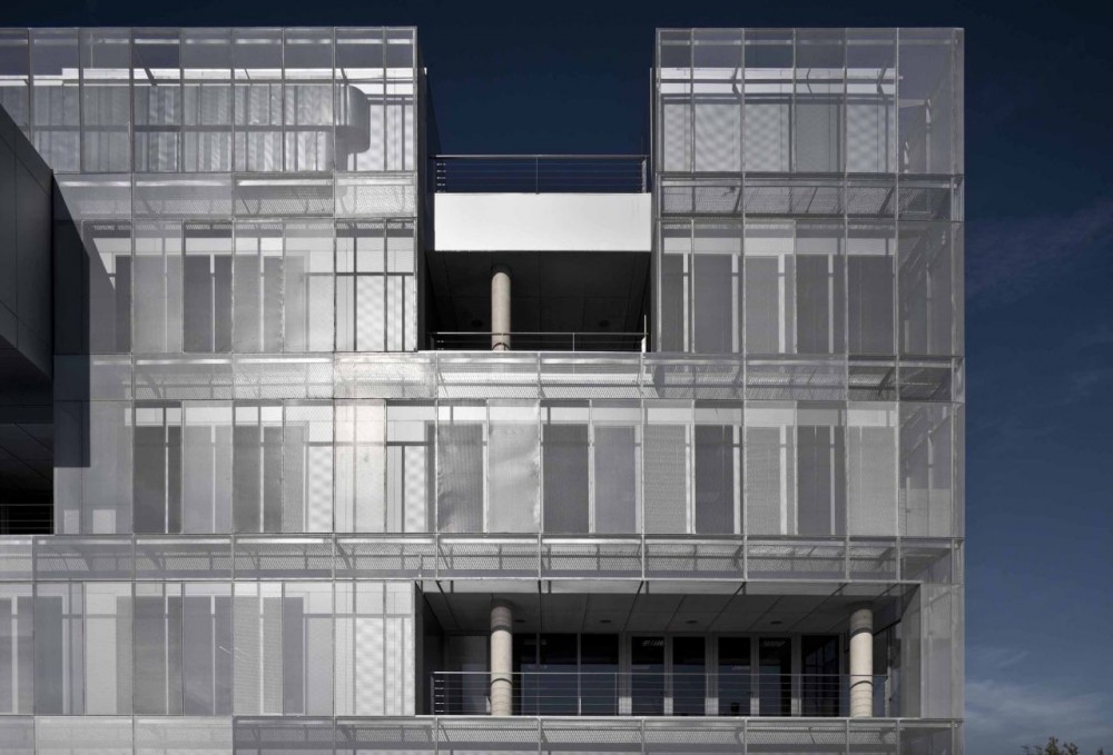 Fuencarral-El Pardo Police Station / Voluar Arquitectura