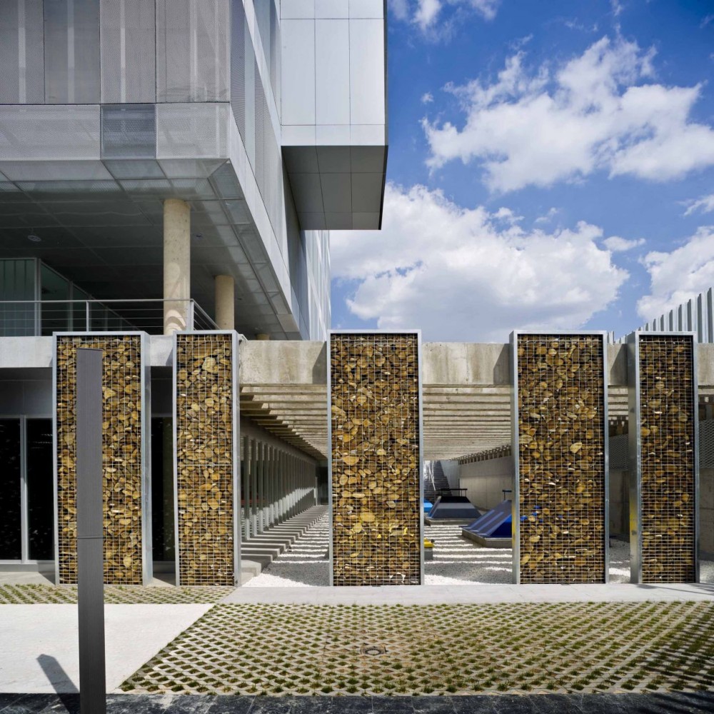 Fuencarral-El Pardo Police Station / Voluar Arquitectura