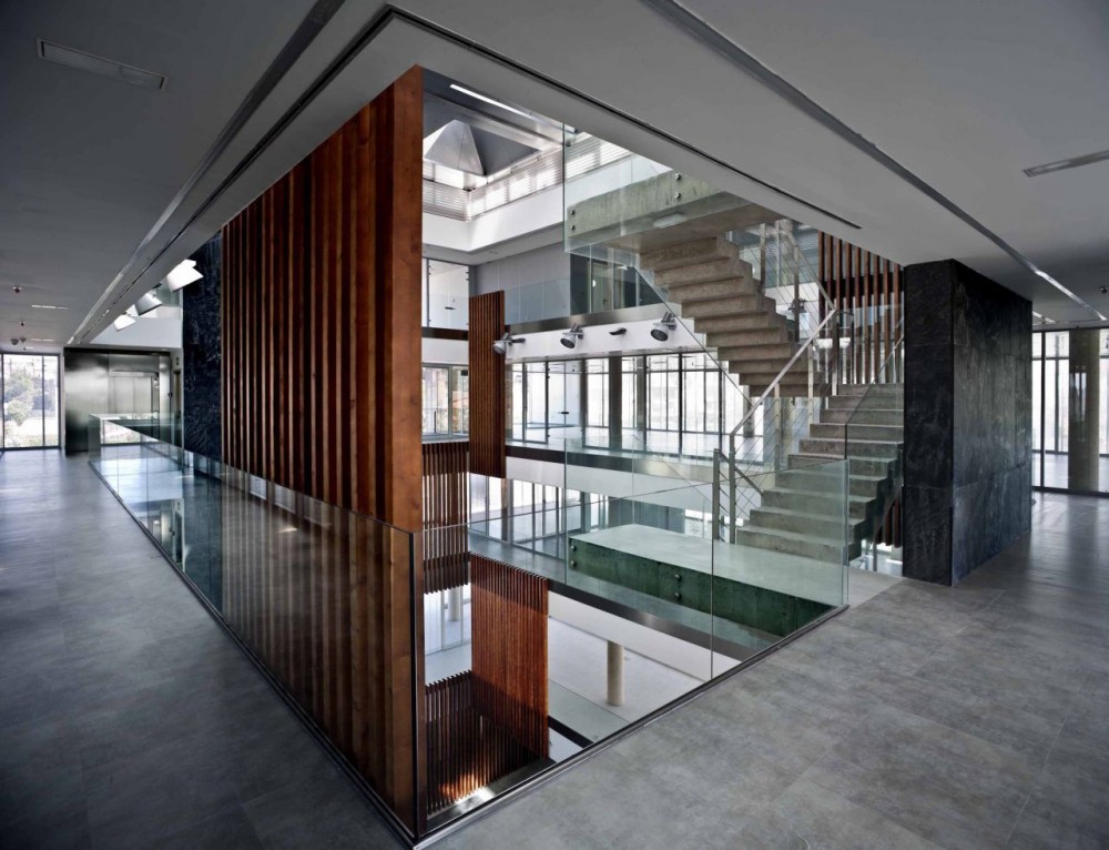 Fuencarral-El Pardo Police Station / Voluar Arquitectura
