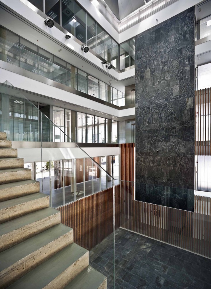 Fuencarral-El Pardo Police Station / Voluar Arquitectura