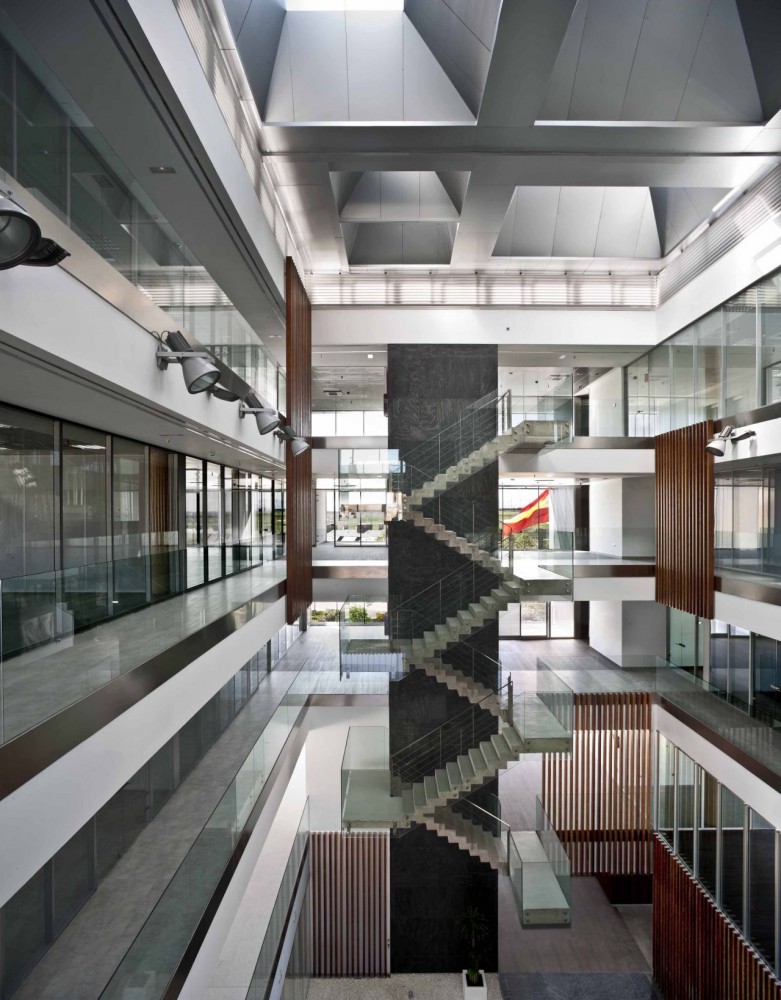 Fuencarral-El Pardo Police Station / Voluar Arquitectura