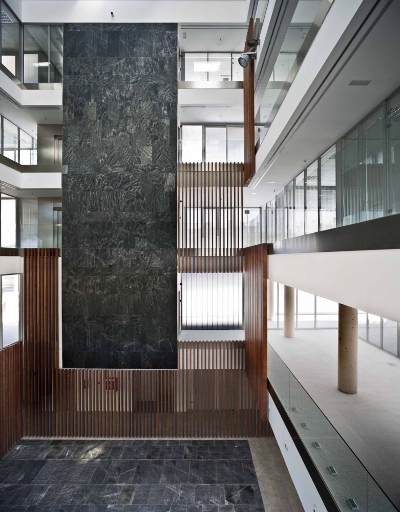 Fuencarral-El Pardo Police Station / Voluar Arquitectura