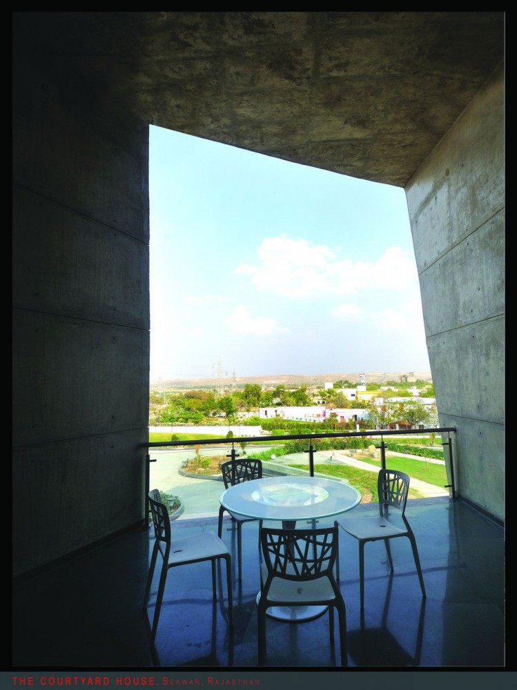 The Courtyard House  / Sanjay Puri Architects