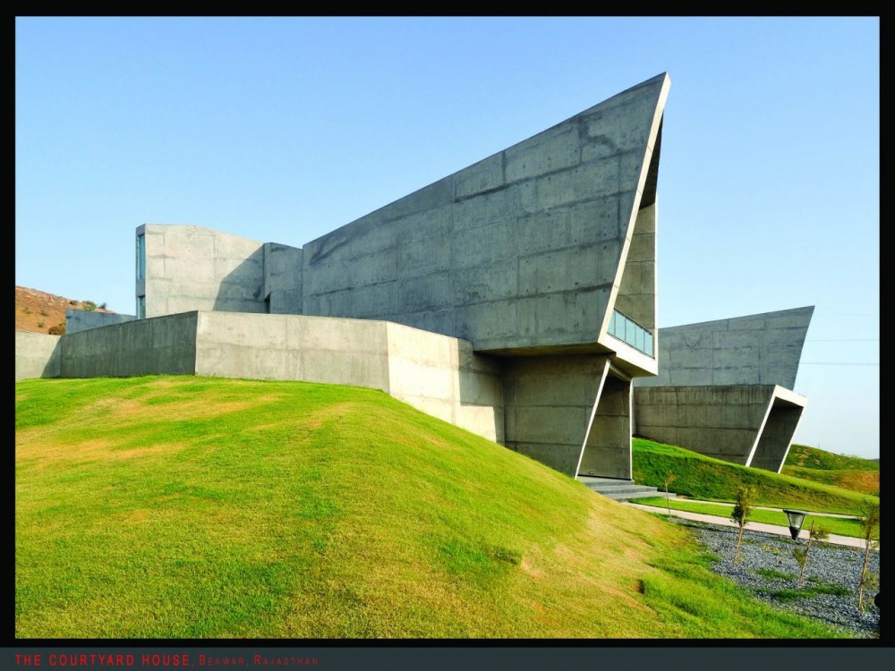 The Courtyard House  / Sanjay Puri Architects