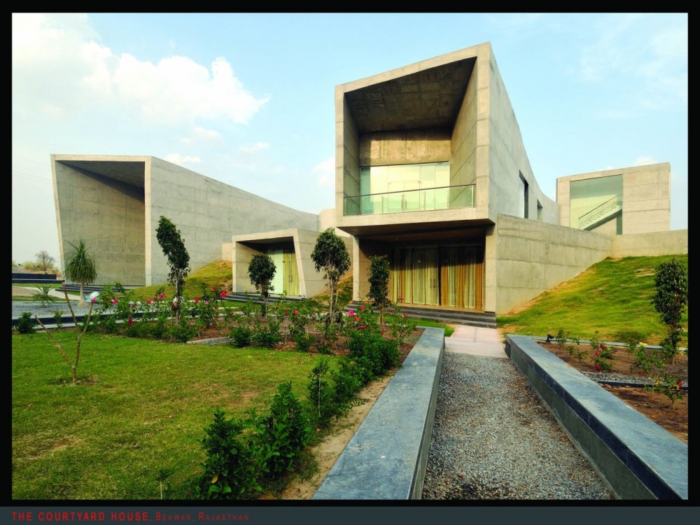 The Courtyard House  / Sanjay Puri Architects