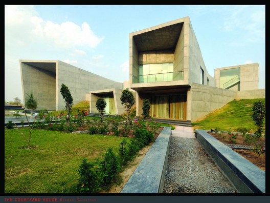 The Courtyard House / Sanjay Puri Architects PVT Ltd