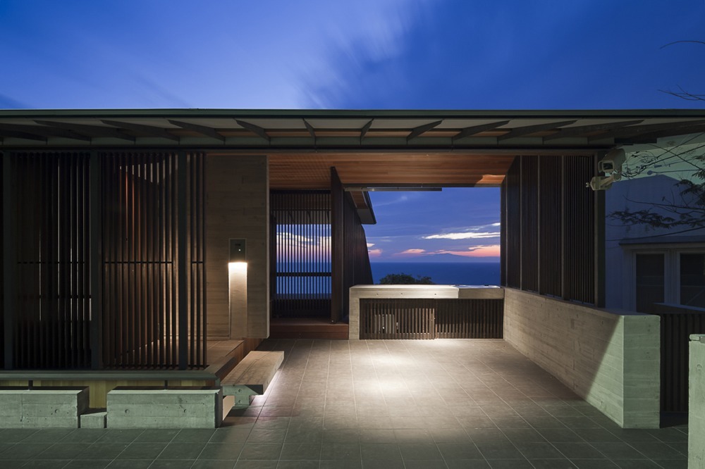 Wind-dyed house / acaa
