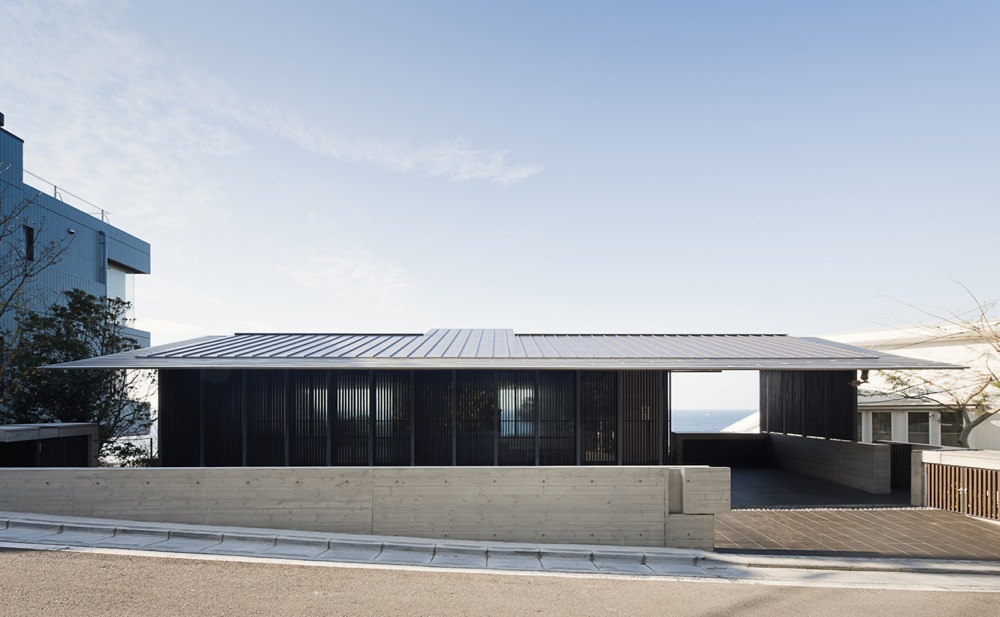 Wind-dyed house / acaa