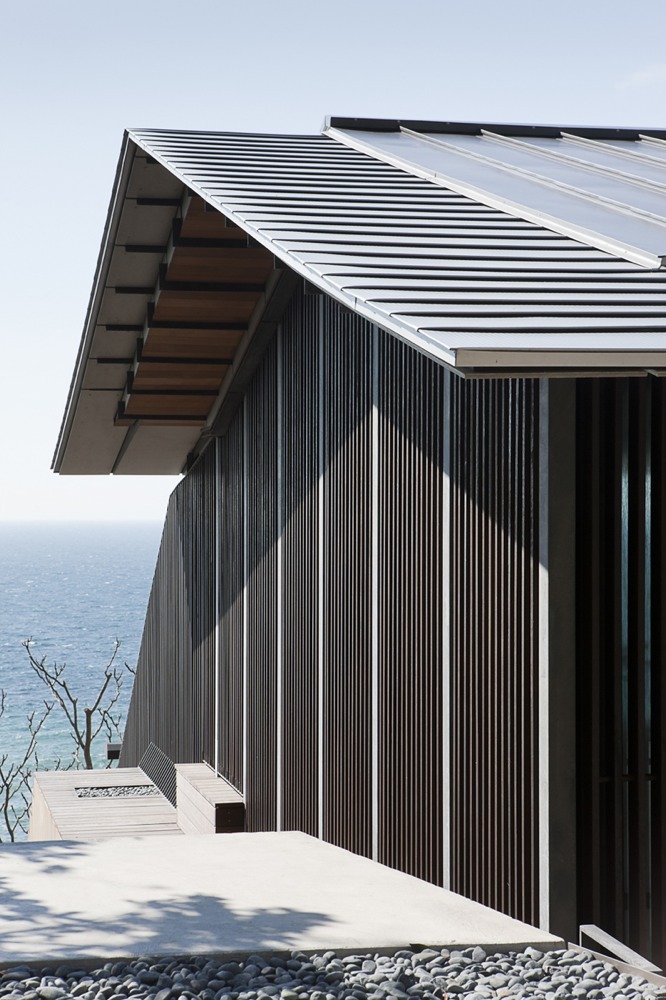 Wind-dyed house / acaa