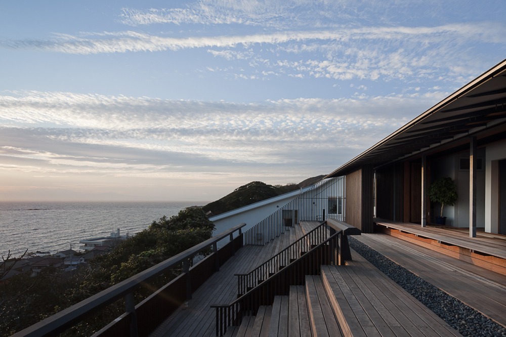 Wind-dyed house / acaa